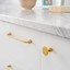 FLOID Zamakgriff mit minimalistischem Vintage-Design an einer modernen Schubladenfront montiert.