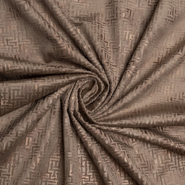 Mars maßgefertigter Samtvorhang mit erhabenem geometrischem Muster und dezenten Rostakzenten in Dunkelgrau oder Beige für Wohnräume