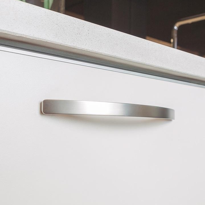 ARCH Möbelgriff aus Zamak mit klassischem geschwungenem Design für Schränke und Schubladen