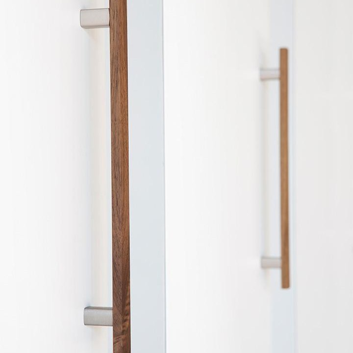 ARA Möbelgriff aus Aluminium und Holz für Schränke und Schubladen im modernen Design