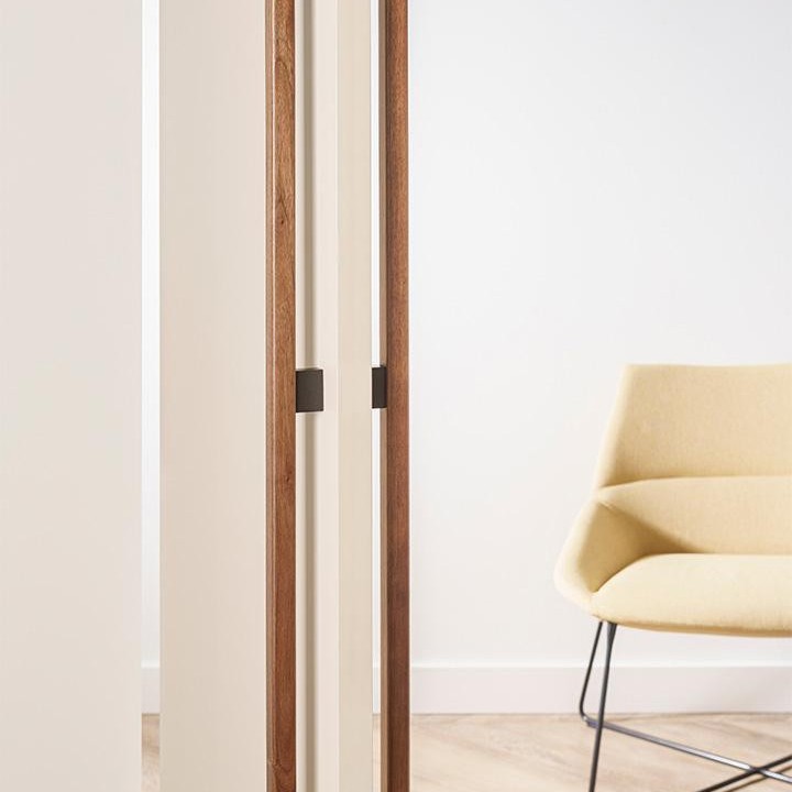 DUO BIG BBS aluminium and wood pull handle with a minimalist square profile on a contemporary door.