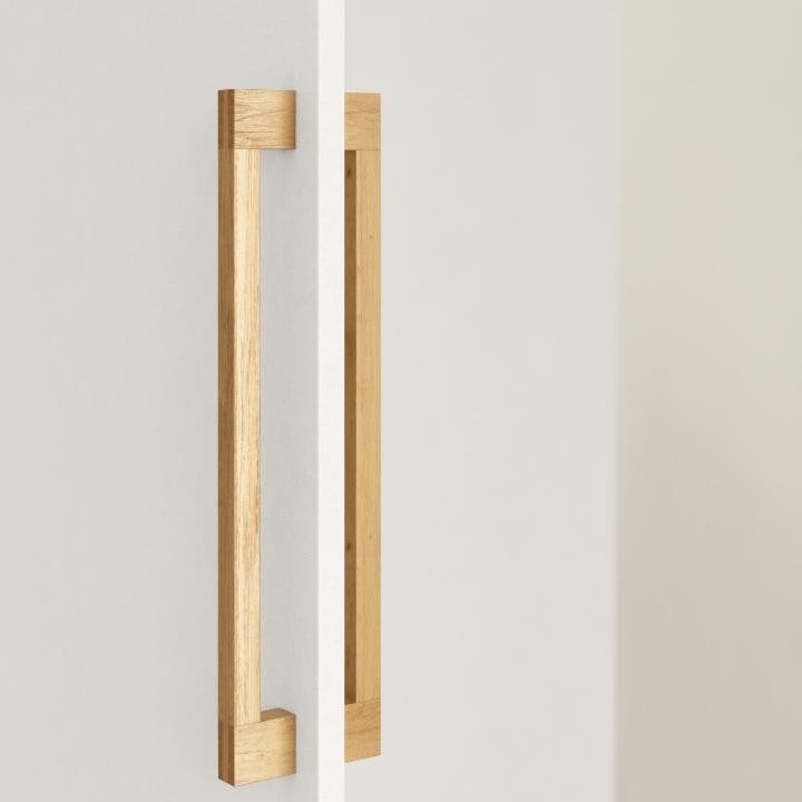 HAKO Holz-Stangengriff in Eiche oder Walnuss mit klarer, quadratischer Form und nahtlosen Details.