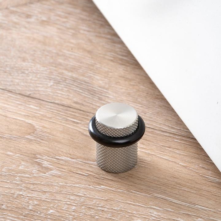 GRAF Aluminium-Türstopper in Edelstahloptik, Schwarz gebürstet oder Dunkelmessing gebürstet mit strukturierter Oberfläche.