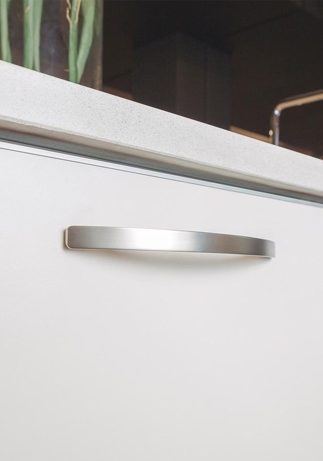 ARCH Möbelgriff aus Zamak mit klassischem geschwungenem Design für Schränke und Schubladen