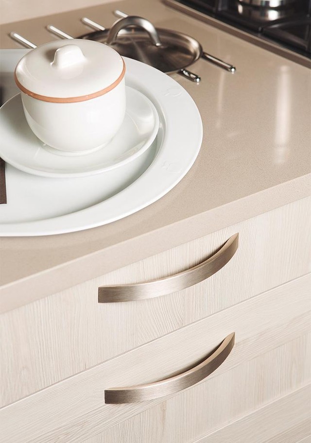 ARKO Möbelgriff aus Aluminium mit geschwungenem ergonomischem Design für Schränke und Schubladen