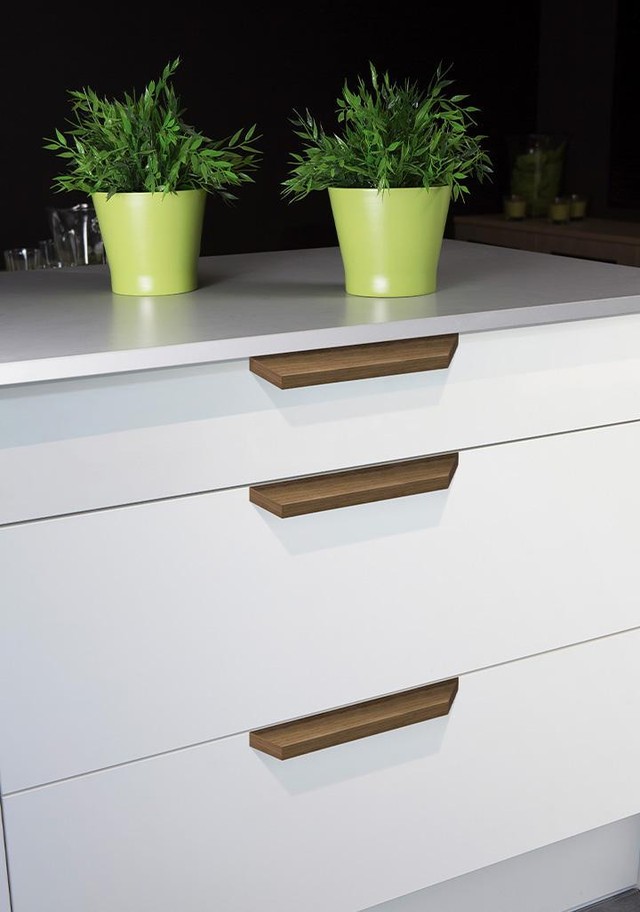 BARCCO Massivholz Profilgriff für Schränke und Schubladen im modernen Design