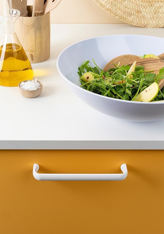 MIIG Zamakgriff mit minimalistischem modernem Design an einer modernen Schubladenfront montiert.