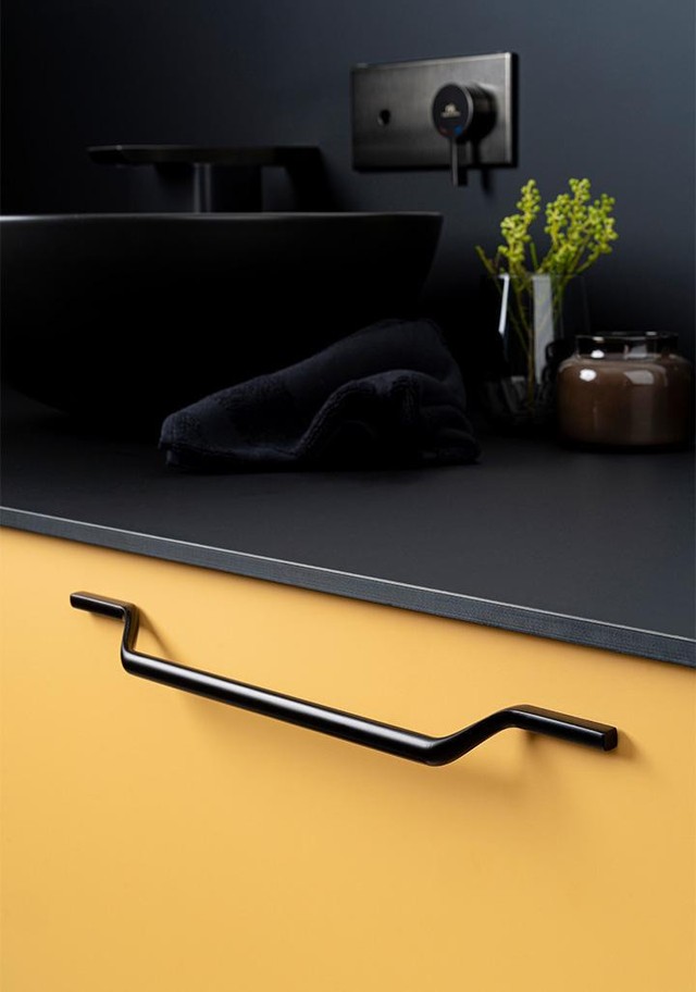 VALLEY Zamakgriff mit minimalistischem V-förmigem schlankem Design an einer modernen Schubladenfront montiert.
