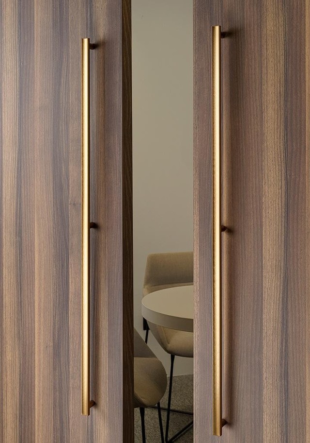 MOON BIG 1SS aluminium pull handle in Brushed Black, Stainless Steel Look, Brushed Brass Cava or Brushed Bronze.